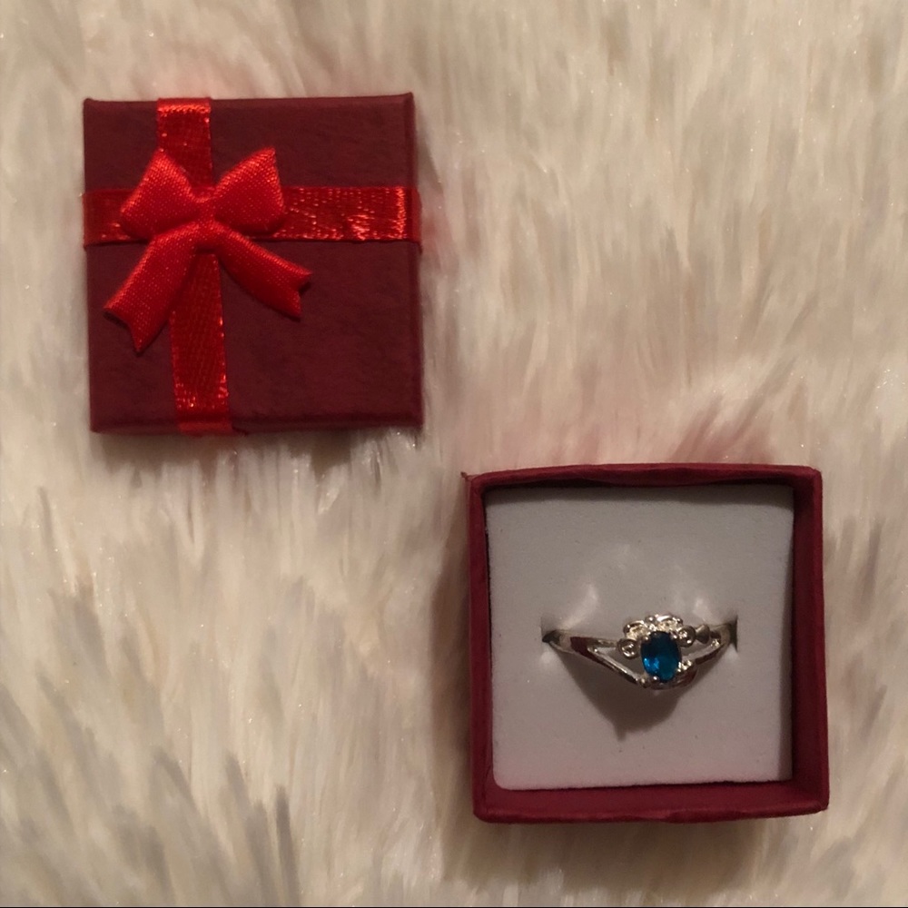 Plated Sterling silver ring w/ turquoise crystal💙